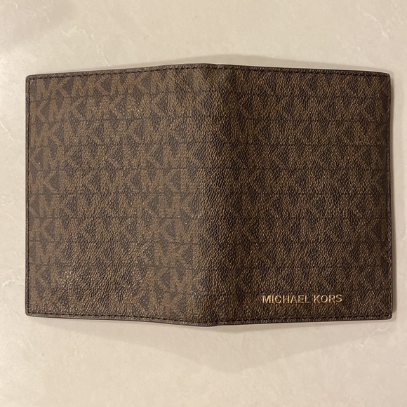 Michael Kors Wallet - Picture 5 of 7